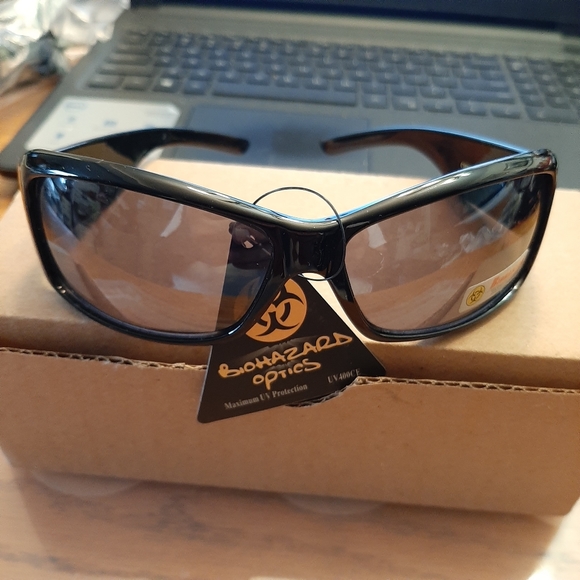 Man's Unisex Sunglasses (acceceries) - Picture 4 of 8